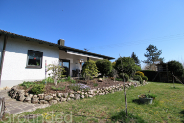 Ihr neuer Familientraum: Gepflegter, teilsanierter Bungalow mit großem Garten und Keller, 91575 Windsbach, Bungalow