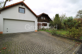Einfahrt - Freistehendes Einfamilienhaus mit Doppelgarage und Garten