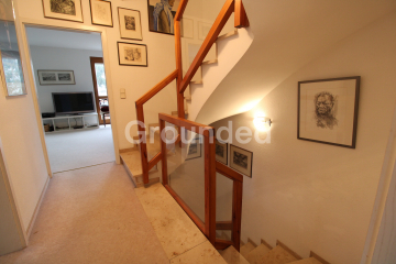 Gepflegte, voll unterkellerte Doppelhaushälfte mit Garten und zwei Balkonen, 90562 Heroldsberg, Doppelhaushälfte