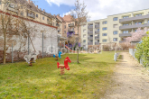 Spielplatz der Wohnanlage - Moderne Penthousewohnung mit großzügiger, umlaufender Dachterrasse und Tiefgaragen-Stellplatz