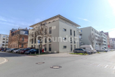 Straßenansicht - Moderne Penthousewohnung mit großzügiger, umlaufender Dachterrasse und Tiefgaragen-Stellplatz