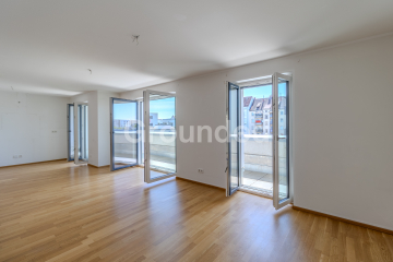 Moderne Penthousewohnung mit großzügiger, umlaufender Dachterrasse und Tiefgaragen-Stellplatz, 90439 Nürnberg, Penthousewohnung