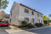 Straßenansicht - Gepflegtes, teilvermietetes Zweifamilienhaus in ruhiger Lage von Hallstadt