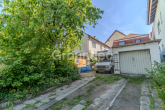 Ansicht Hinterhof - Gepflegtes, teilvermietetes Zweifamilienhaus in ruhiger Lage von Hallstadt
