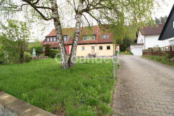 Idyllische Doppelhaushälfte mit Garten in Roth, 91154 Roth, Doppelhaushälfte