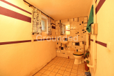 Gäste-WC EG - Idyllische Doppelhaushälfte mit Garten in Roth