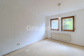 Schlafzimmer - Renovierungsbedürftige 2-Zimmer-Wohnung mit Wintergarten – zzgl. Außenstellplatz