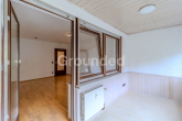 Wintergarten-Balkon - Renovierungsbedürftige 2-Zimmer-Wohnung mit Wintergarten – zzgl. Außenstellplatz