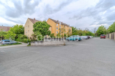 Auffahrt zum Parkdeck - Renovierungsbedürftige 2-Zimmer-Wohnung mit Wintergarten – zzgl. Außenstellplatz