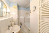 Badezimmer - Renovierungsbedürftige 2-Zimmer-Wohnung mit Wintergarten – zzgl. Außenstellplatz