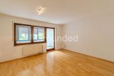 Wohnzimmer - Renovierungsbedürftige 2-Zimmer-Wohnung mit Wintergarten – zzgl. Außenstellplatz