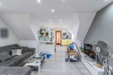 DG Wohnzimmer - Charmantes Dreifamilienhaus mit modernster Technik, PV-Anlage und attraktiven Außenbereichen