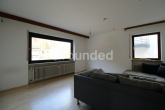 Wohnzimmer 1.OG - Geräumiges, unterkellertes Zweifamilienhaus in Hirschbach