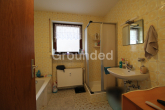 Badezimmer 2.OG - Geräumiges, unterkellertes Zweifamilienhaus in Hirschbach