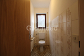 WC 1.OG - Geräumiges, unterkellertes Zweifamilienhaus in Hirschbach