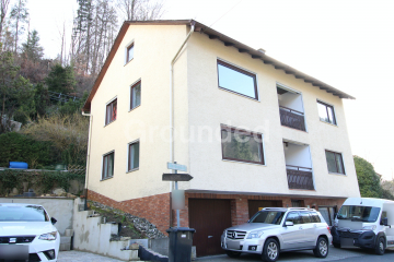 Geräumiges, unterkellertes Zweifamilienhaus in Hirschbach, 92275 Hirschbach, Mehrfamilienhaus