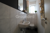 Gäste-WC - Charmante, voll unterkellerte Doppelhaushälfte mit Garten in Roth