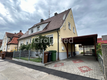 Charmante, voll unterkellerte Doppelhaushälfte mit Garten in Roth, 91154 Roth, Doppelhaushälfte