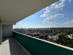 Balkon Aussicht links - Renovierte Eigentumswohnung mit Weitblick – 2,5 Zimmer Wohnung im langen Johann Erlangen
