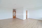 Wohnzimmer (2) - Renovierte Eigentumswohnung mit Weitblick – 2,5 Zimmer Wohnung im langen Johann Erlangen
