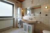 Badezimmer EG (1) - Schönes, familienfreundliches Einfamilienhaus mit großzügigem Garten in Burgthann