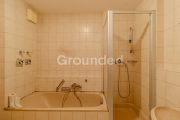 Badezimmer - Renovierungsbedürftige 3-Zimmer-Wohnung mit Terrasse – zzgl. Garage & Außenstellplatz