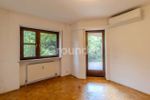 Zimmer zur Terrasse - Renovierungsbedürftige 3-Zimmer-Wohnung mit Terrasse – zzgl. Garage & Außenstellplatz