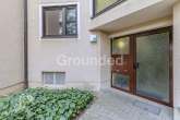 Gebäudeeingang - Renovierungsbedürftige 3-Zimmer-Wohnung mit Terrasse – zzgl. Garage & Außenstellplatz