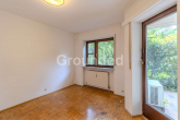 Zimmer zur Terrasse - Renovierungsbedürftige 3-Zimmer-Wohnung mit Terrasse – zzgl. Garage & Außenstellplatz