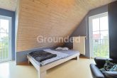 Gepflegtes Einfamilienhaus mit Wärmepumpe und ausgiebigem Garten in Pommersfelden - Schlafzimmer 1 1.OG