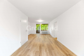 Wohnzimmer - Erstbezug nach Kernsanierung – Moderne 3-Zimmer-Wohnung mit Balkon & TG-Stellplatz in Nürnberg