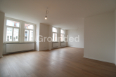 Wohnzimmer (2) - Erstbezug nach Kernsanierung großzügige 5 Zimmer Wohnung in hervorragender Lage in Nürnberg