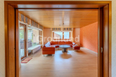 EG Wohnzimmer - Großzügiges Einfamilienhaus mit Einliegerwohnung, Garten und Terrasse in Roßtal