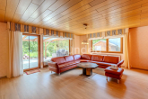 EG Wohnzimmer - Großzügiges Einfamilienhaus mit Einliegerwohnung, Garten und Terrasse in Roßtal