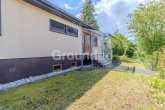 Außenansicht seitlich - Großzügiges Einfamilienhaus mit Einliegerwohnung, Garten und Terrasse in Roßtal