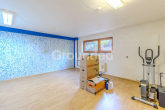 UG Wohnzimmer - Großzügiges Einfamilienhaus mit Einliegerwohnung, Garten und Terrasse in Roßtal