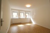 Erstbezug nach Sanierung: moderne 2-Zimmerwohnung in Schwabach - Wohnzimmer