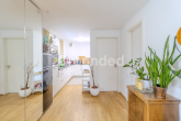 Blick in die Küche - Moderne 2-Zimmer-Eigentumswohnung mit Balkon und TG-Stellplatz – vermietet