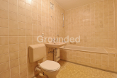 Badezimmer (2) - Praktische 2-Zimmer-Wohnung zur eigenen Verwirklichung mit Tiefgaragen-Stellplatz