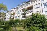 Seniorengerechtes Wohnen in heller 2-Zimmer Wohnung mit Balkon in Erlangen - Außenansicht Westseite