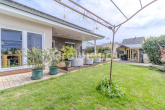 Gartenansicht - Exklusiver, barrierefreier Bungalow mit hochwertiger Ausstattung und fast autarker Energieversorgung