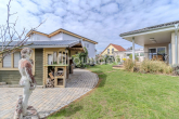 Gartenhütte mit Garten - Exklusiver, barrierefreier Bungalow mit hochwertiger Ausstattung und fast autarker Energieversorgung