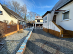 Einfahrt - Sanierung oder Abriss: Einfamilienhaus mit Garten und Garage