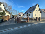 Toreinfahrt - Sanierung oder Abriss: Einfamilienhaus mit Garten und Garage