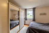 EG rechts Schlafzimmer - Gepflegtes 8-Parteien-Haus mit PV-Anlage und großem Grundstück im Umland von Regensburg