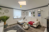 OG2 Mitte Wohnzimmer - Gepflegtes 8-Parteien-Haus mit PV-Anlage und großem Grundstück im Umland von Regensburg