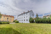 Rückansicht - Gepflegtes 8-Parteien-Haus mit PV-Anlage und großem Grundstück im Umland von Regensburg