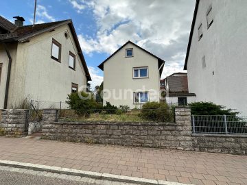 Charmantes Einfamilienhaus mit Garten und Balkon in Heilsbronn, 91560 Heilsbronn, Einfamilienhaus