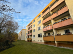 Schöne, gepflegte 4-Zimmer Wohnung mit Balkon in Erlangen - Außenansicht