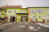 Hofansicht Durchfahrt - Vermietetes Apartmenthotel mit Werkstatt, Büroräumen und Ausbaupotential in Pegnitz